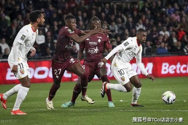中国男足1-0沙特！赛后沙特主帅盛赞中国队一人，他是国足的未来
